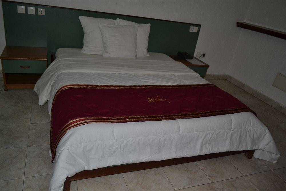 Merina Hotel Yaoundé Exteriör bild